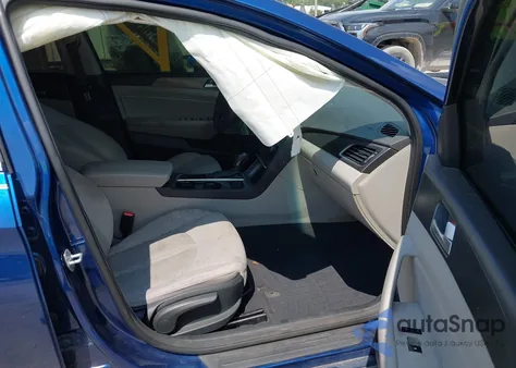 2015 Hyundai Sonata Sport z USA, uszkodzony, nr VIN 5NPE34AF5FH028346